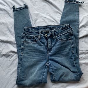 Light Wash American Eagle Jeans